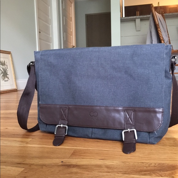 Case Crown Messenger Bag - Picture 1 of 4